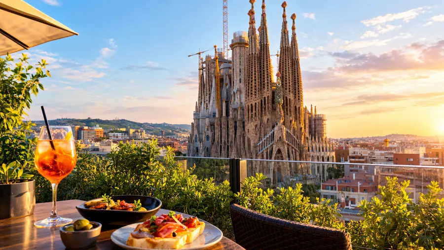 Things to Do Near Sagrada Familia: Restaurants & Rooftop Bars