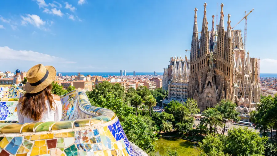 How to Visit Sagrada Familia and Park Güell in One Day