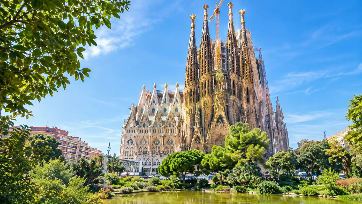 Sagrada Familia Guided Tours & Audio Guides: Which Is Best?